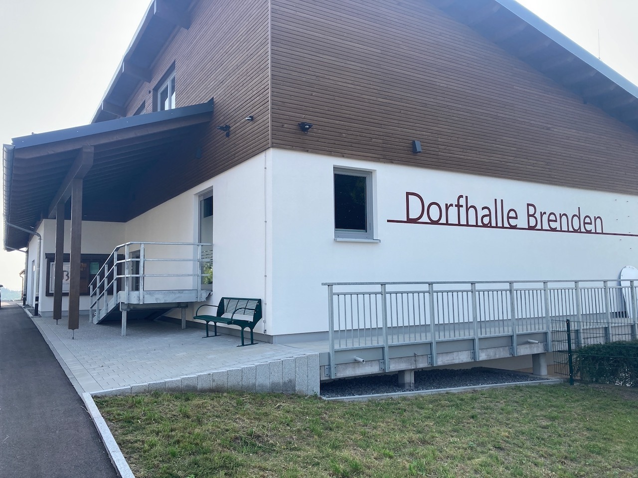 Öffentliche Toilette Dorfhalle Brenden