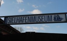 Schild an der Einfahrt Schild an der Einfahrt