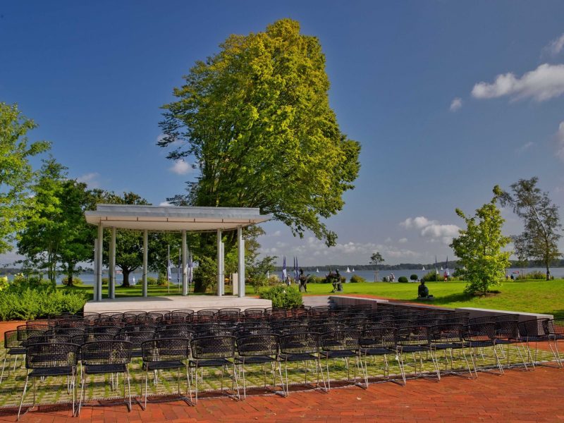 Urlaubsinspiration „Kultur und Events am Meer“ - ©Martin Stoever Außenbühne im Kurpark - ©Martin Stoever