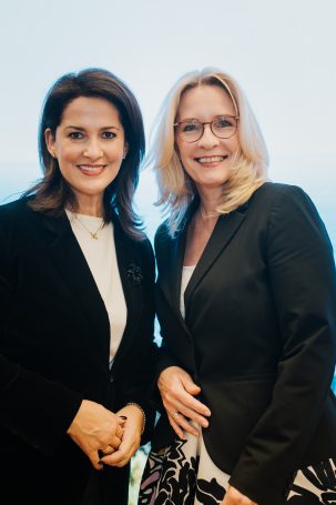 Michaela Kaniber und Barbara Radomski © Hendrik Steffens / StMELF | links Bayerische Staatsministerin für Ernährung, Landwirtschaft, Forsten und Tourismus Michaela Kaniber 
rechts Geschäftsführerin BayTM Barbara Radomski

© Hendrik Steffens / StMELF