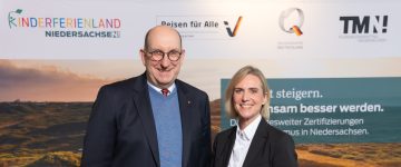 Wirtschaftsstaatssekretär Matthias Wunderling-Weilbier und Meike Zumbrock, Geschäftsführerin TMN @ WWW.SCHEFFEN.DE