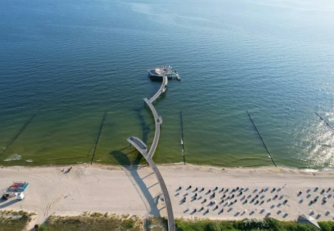 Zu den nach „Reisen für Alle“ zertifizierten Einrichtungen im Ostseebad Koserow gehört unter anderem die örtliche Seebrücke. © Kurverwaltung Koserow